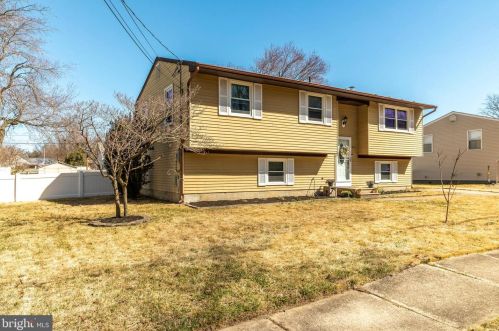 211 Princeton Ave, West Deptford, NJ 08063-1535