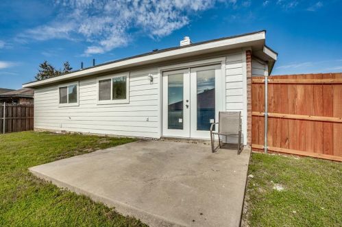 1220 Carberry St, Cedar Hill TX 75104 exterior