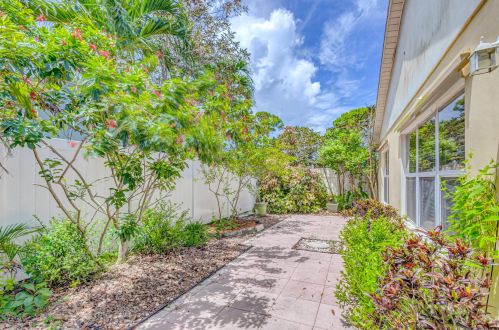 1281 Slash Pne Cir, West Palm Beach FL  33409-7086 exterior
