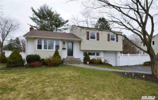 11 Kipling Dr, Greenlawn, NY 11740-2712
