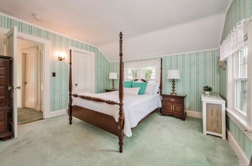 233 Chatterton Pkwy, White Plains NY  10606-2235 exterior