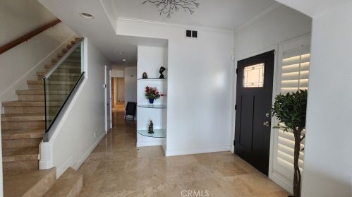 2212 Pacific Coast Hwy, Huntington Beach CA  92648-3958 exterior