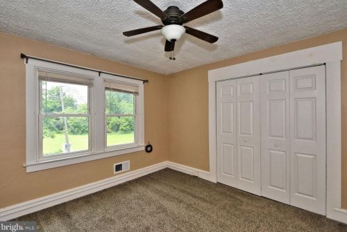 335 Stuart Ave, Downingtown PA  19335-2574 exterior