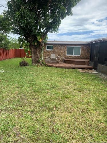 6529 26th Ct, Hollywood, FL 33023-3810