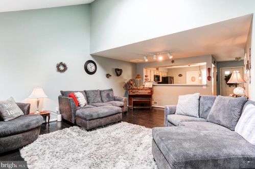 1046 Country Hill Dr, Harrisburg PA  17111-4655 exterior