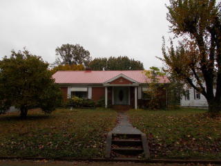 168 Washington Ave, Camden, TN 38320-1209