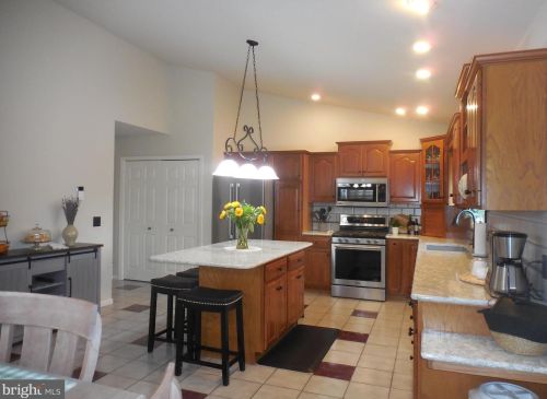 1114 Hunters Chase Ln, Lebanon PA  17046-1575 exterior