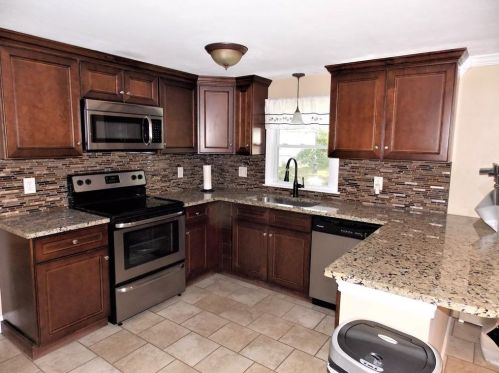 9 Woodlawn Ave, North Providence RI  02911-1504 exterior