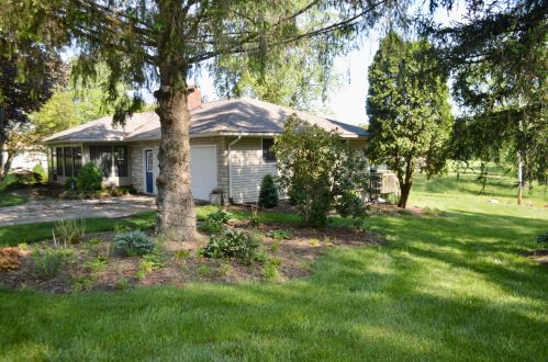 345 Mohican Dr, Crooksville OH  43731-9729 exterior