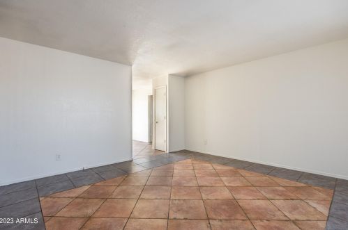 3015 77th Ave, Phoenix AZ  85033-5412 exterior