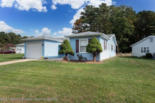 64 Courtshire Dr, Bricktown NJ  08723-7138 exterior