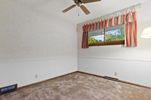 5830 Lakeview Dr, Greendale WI 53129-1937 exterior