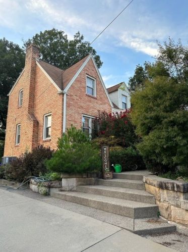 8585 Peebles Rd, Pittsburgh, PA 15237-5719