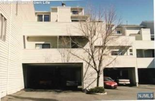 799 Spinnaker Ct, Secaucus NJ  07094-2235 exterior