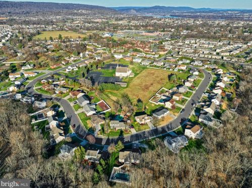 56 Sherwood Cir, West Enola PA  17025-1840 exterior