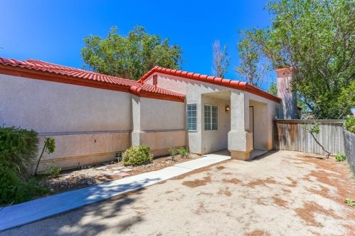 16946 Sorrento Ln, Victorville, CA 92395-8532