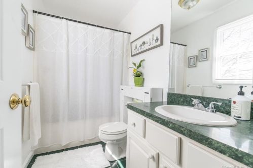 62 William St, Milford CT  06461-3041 exterior