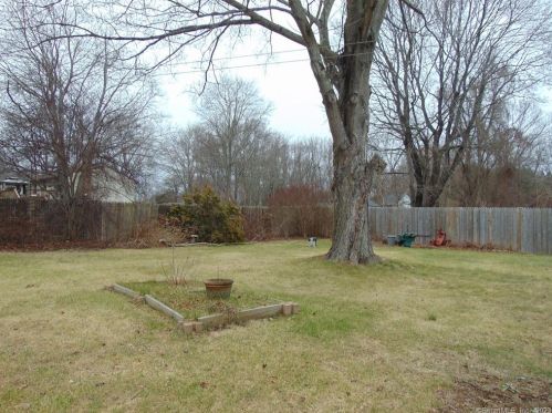 36 Flyers Dr, Norwich, CT 06360-1729