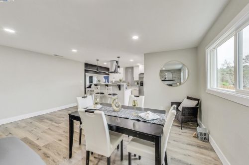 2421 Paloma St, Pinole CA 94564-1421 exterior