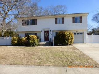 1337 Chicago Ave, Bayshore, NY 11706-4602