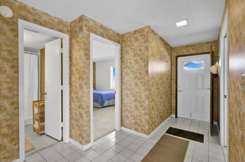 58 Glades Blvd, Naples FL  34112-5099 exterior