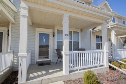 616 Hunter Oaks Blvd, Watertown, WI 53094-7730