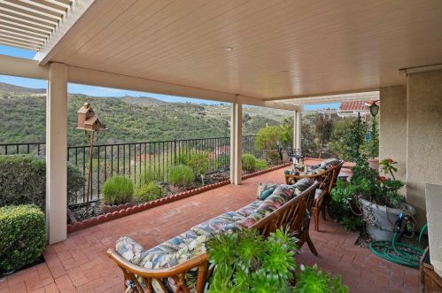 28782 Vista Valley Dr, Vista CA  92084-2223 exterior