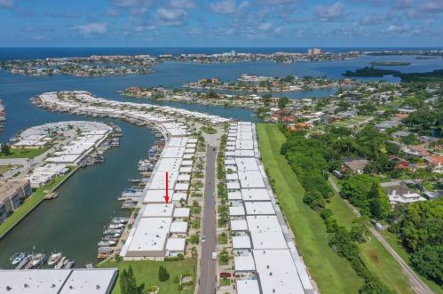 192 Boca Ciega Pt Blvd, Saint Petersburg FL  33708-2738 exterior