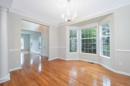 882 Huntington Dr, Fishkill, NY 12524-4920
