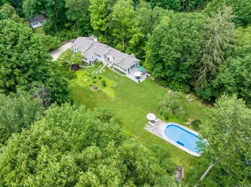 9 Lewis Rd, Scotts Corners, NY 10576-1447