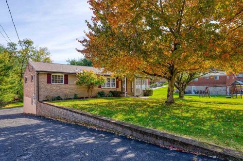 3702 Belladonna Dr, Glenshaw, PA 15116-1240