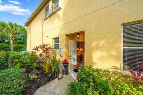 1285 Sweetwater Cv, Naples FL  34110-4123 exterior