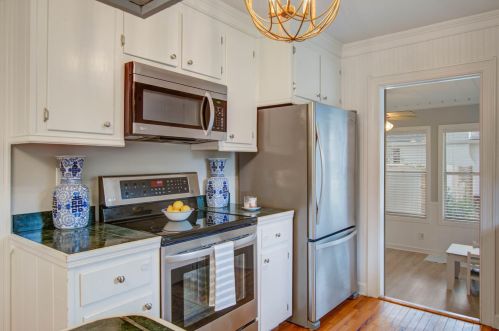 1490 Hindman Ave, Mount Pleasant SC 29464-4837 exterior