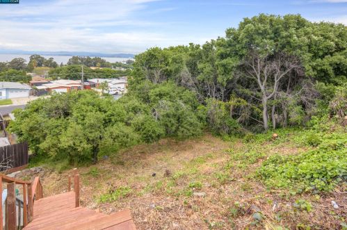 1175 Mcdonald Dr, Pinole CA  94564-2501 exterior