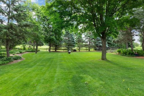 1100 Grandview Dr, Hudson, WI 54016-1472