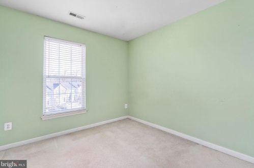 1260 Corbett Pl, Woodbridge VA  22191-1045 exterior