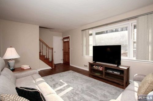 87 Minnehaha Blvd, Oakland NJ  07436-2804 exterior