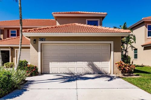 6745 Huntington Lakes Cir, Naples, FL 34119-8011