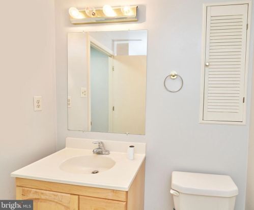 6117 Quiet Pond Ct, Springfield VA  22015-3724 exterior