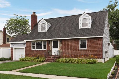 601 8th Ave, New Hyde Park NY  11040-5405 exterior