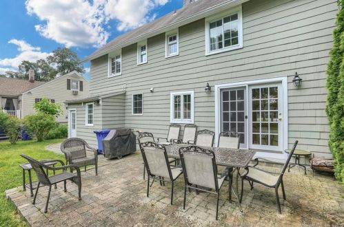 5 Hazel St, Norwalk CT  06851-3016 exterior
