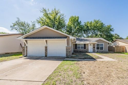 814 Poinsettia Dr, Lancaster TX  75146-2224 exterior