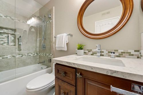 4712 Bryce Cir, Carlsbad CA  92008-4289 exterior