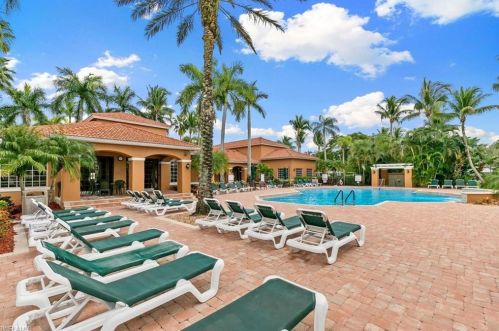 1195 Wildwood Lakes Blvd, Naples, FL 34104-7475