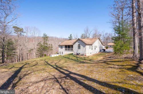 487 Vixen Ln, Gerrardstown WV  25420-4459 exterior
