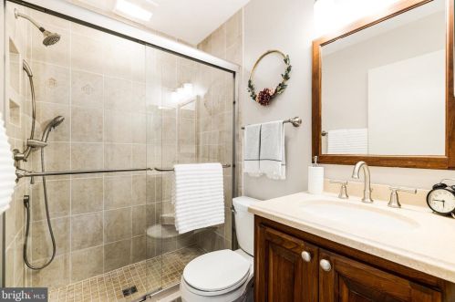 11710 Dry River Ct, Herndon VA  20191-2964 exterior