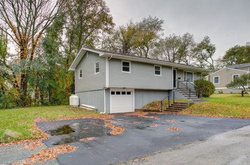 121 Fir Ave, Tiverton RI  02878-1640 exterior
