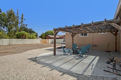 1090 Westward Dr, Hollister CA  95023-5717 exterior