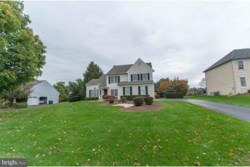 10 Cameo Dr, Southampton, PA 18954-1375