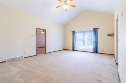 1084 Timberwood Dr, Beaver Falls PA 15010-1614 exterior